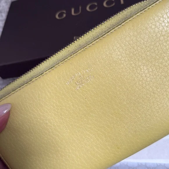 Gucci
Bamboo Accent Leather Continental Wallet - Picture 8 of 14